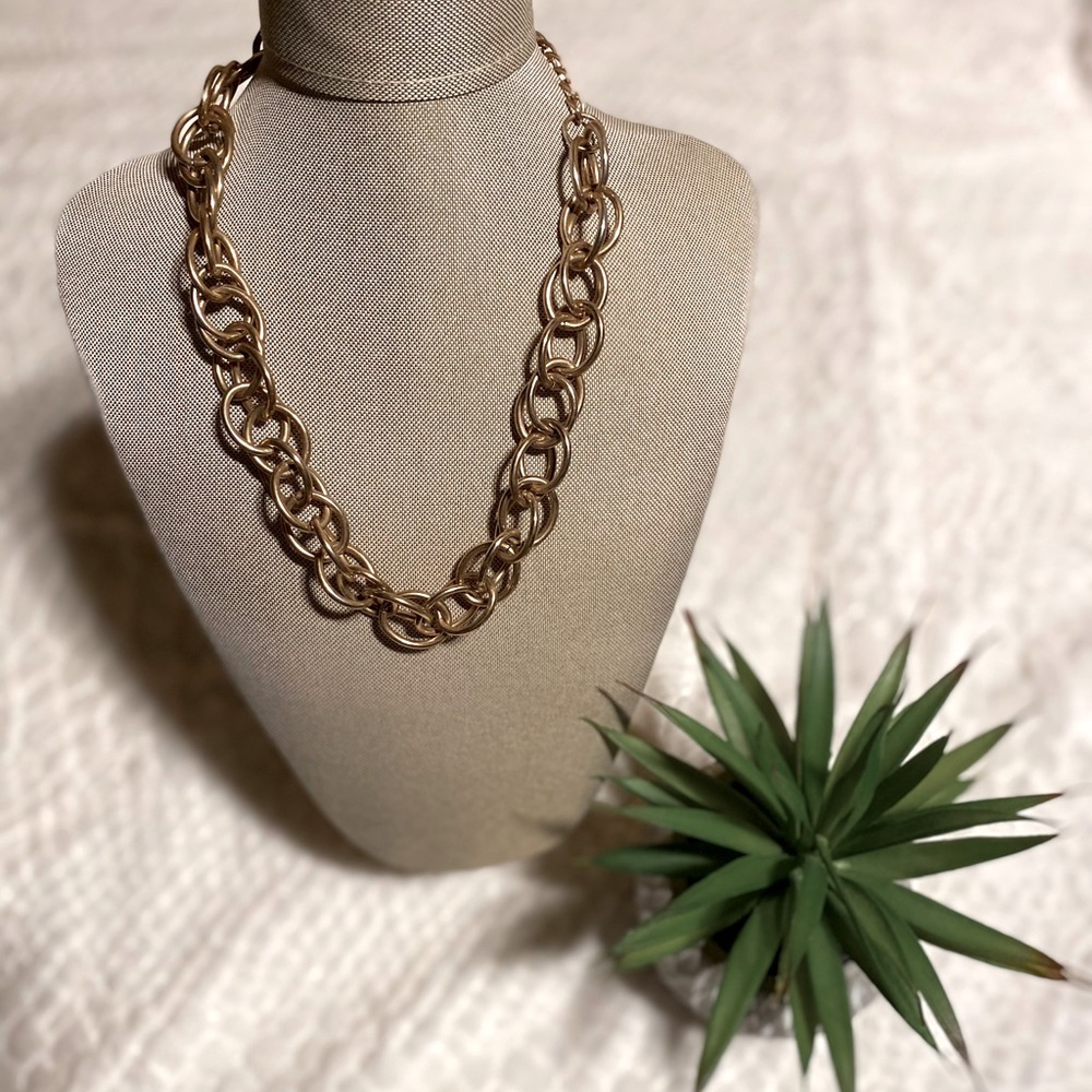 Gold chain necklace (fun costume jewelry)